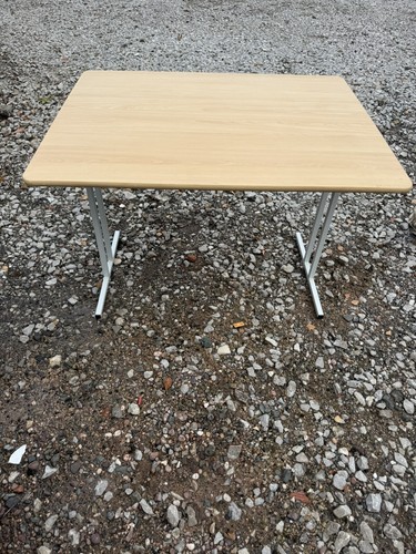 Conway crusader folding table